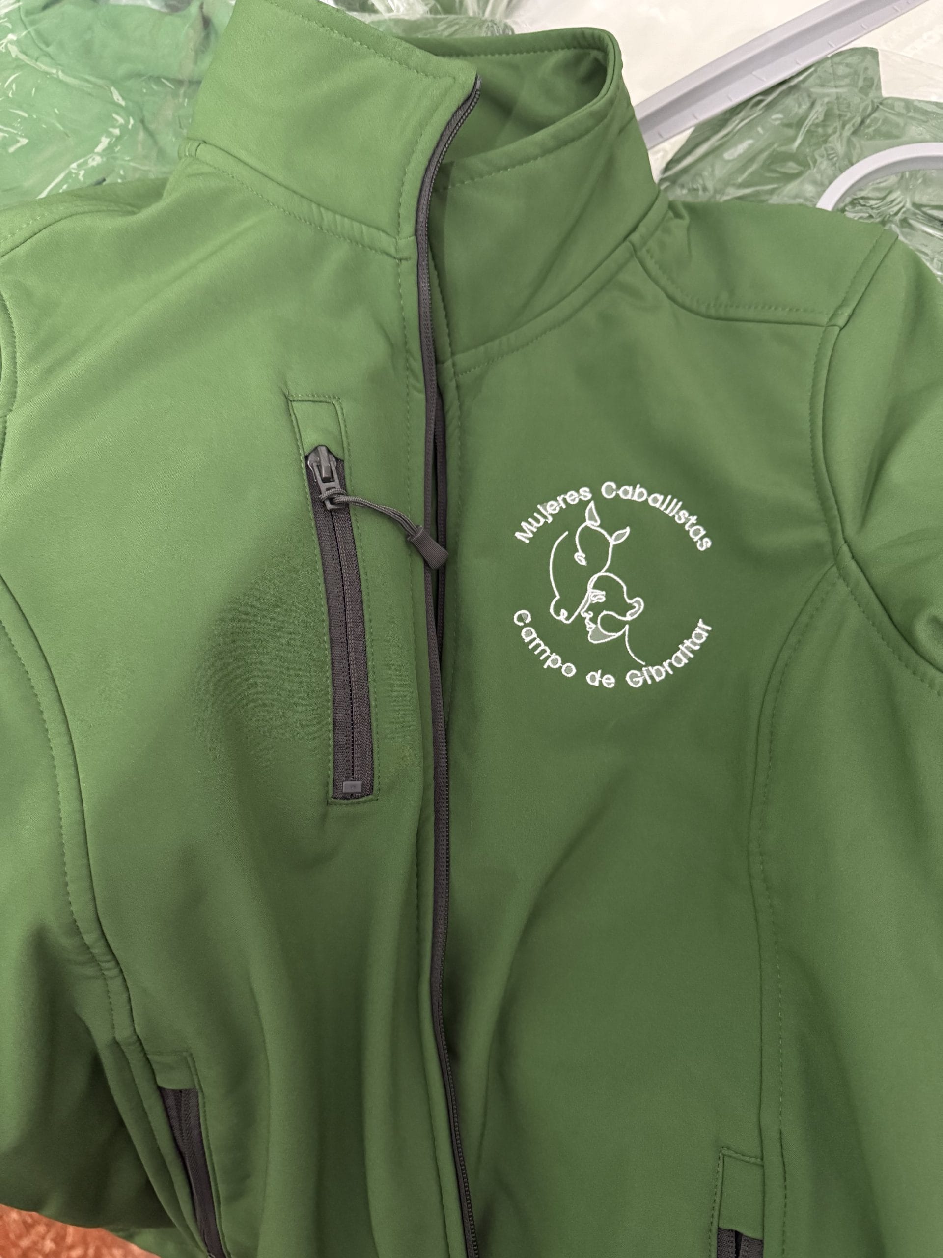 Softshell Mujeres Caballistas - Imagen 2